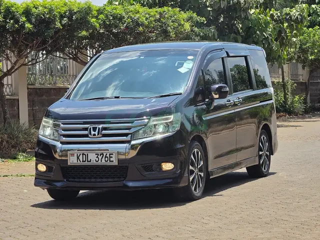 2015 Honda Stepwgn Spada 2.0 — photo 1 of 15